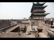 Pingyao is a small town in central Shanxi Province whose history goes back 2,700 years, when it was first built during the reign of King Xuan (827-782 BC) of the Western Zhou Dynasty. Until this very day, the town looks much the same as when it was the county seat of the Ming and Qing dynasties.The city wall stretches for about six kilometers.The old town of Pingyao went on the list of world cultural heritage in 1997.[8273/bbs.fengniao] 