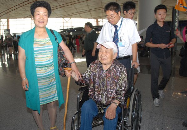 A mainland tourist surnamed Xiao (in wheelchair), prepares to go to Taiwan with her family at Beijing Capital International Airport on Tuesday.