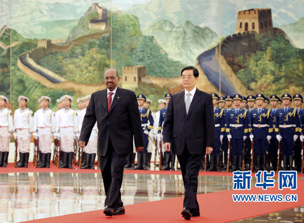 Chinese President Hu Jintao holds a welcome ceremony for the visiting Sudanese President Omar al-Bashir at the Great Hall of the People in Beijing on June 29, 2011. 