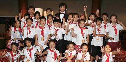 Celebrated Chinese pianist Li Yundi collaborates with 2-hundred children in Chongqing Municipality for a grand piano concert celebrating CPC's 90th birthday.
