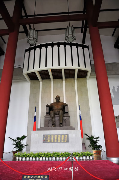 The centerpiece of the memorial hall is a statue of Sun Yat Sen placed high on a stone platform.