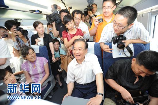 Chinese Premier Wen Jiabao has attended the launch ceremony at Beijing South Railway Station, to mark the inaugural journey on the new Beijing-Shanghai high-speed line.