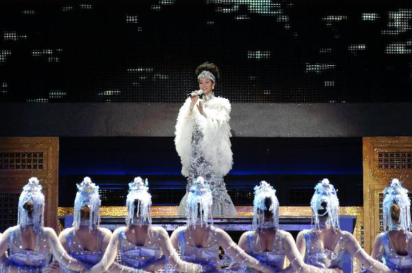 Chinese singer Song Zuying performs in solo concert in Nanjing