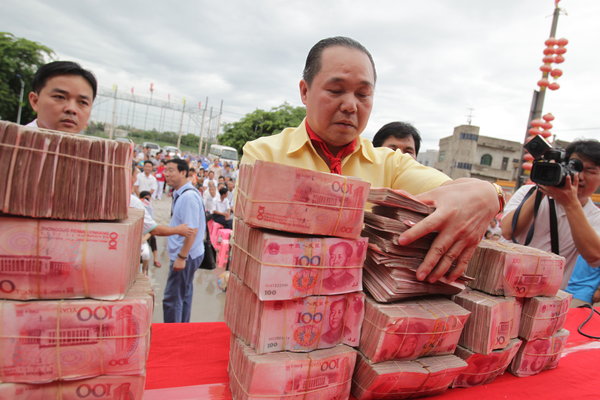 Businessman donates cash to S China village