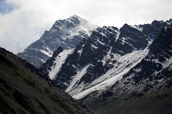 Photo taken on July 1, 2011 shows the beautiful scenery of the high altitude summer pasture called Suusamyr, some 170 km south of Bishkek, capital of Kyrgyzstan. [Xinhua/Sadat]