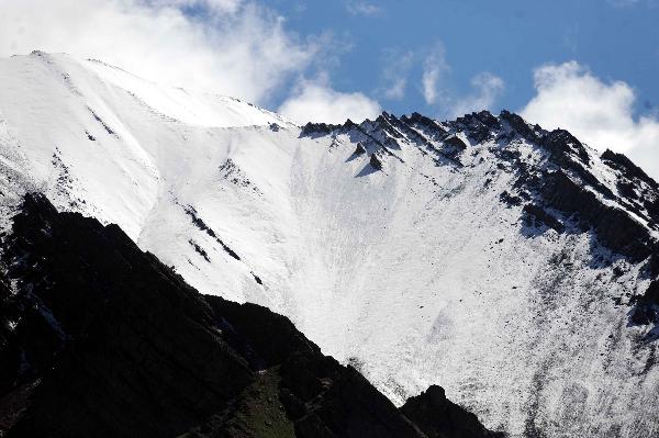 Photo taken on July 1, 2011 shows the beautiful scenery of the high altitude summer pasture called Suusamyr, some 170 km south of Bishkek, capital of Kyrgyzstan. [Xinhua/Sadat] 