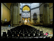 Inside of the basilica. Built from 1296, the cathedral is one of Italy's largest churches, and until the modern era, the dome was the largest in the world. [Zhang Fang/China.org.cn]