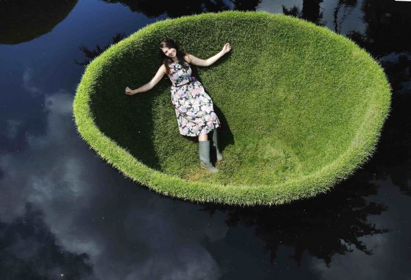 A model poses for a photograph in the World Vision Garden on press day at the Hampton Court Palace Flower Show at Kingston-upon-Thames in south west London A model poses for a photograph in the World Vision Garden on press day at the Hampton Court Palace Flower Show at Kingston-upon-Thames in south west London July 4, 2011. (Xinhua/Reuters)