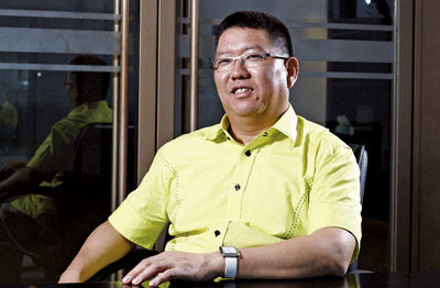 Zeng Liqing, former Tencent COO, was reportedly held for questioning over China Mobile's corruption case.