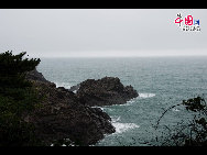 The coastline of Sogwip'O, at the southern tip of Jeju Island, South Korea. [François Chen / China.org.cn]
