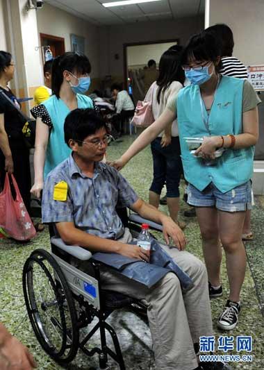 An escalator accident at a Beijing subway stop has left 1 person dead and 28 others injured, two of them seriously.