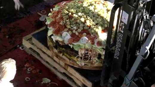 America has reclaimed the record for the world’s heaviest beef burger – with this 777 lbs monster which contains 1.3 million calories.