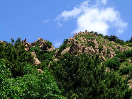 Hongluoshan Mountain Scenic Resort