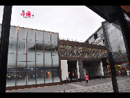 Located in the Ningbo City Center, Tianyi Square is the city's biggest square with an area of 193,000 square meters, 32 percent of which are the green belts. As the one-stop shopping, entertainment and commercial plaza, it is known as the 'Business Aircraft Carrier of Ningbo' and 'name card' of the city. [Cindy Chan/China.org.cn]