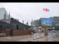 Located in the Ningbo City Center, Tianyi Square is the city's biggest square with an area of 193,000 square meters, 32 percent of which are the green belts. As the one-stop shopping, entertainment and commercial plaza, it is known as the 'Business Aircraft Carrier of Ningbo' and 'name card' of the city. [Cindy Chan/China.org.cn]