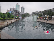 Located in the Ningbo City Center, Tianyi Square is the city's biggest square with an area of 193,000 square meters, 32 percent of which are the green belts. As the one-stop shopping, entertainment and commercial plaza, it is known as the 'Business Aircraft Carrier of Ningbo' and 'name card' of the city. [Cindy Chan/China.org.cn]