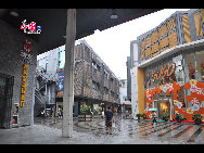 Located in the Ningbo City Center, Tianyi Square is the city's biggest square with an area of 193,000 square meters, 32 percent of which are the green belts. As the one-stop shopping, entertainment and commercial plaza, it is known as the 'Business Aircraft Carrier of Ningbo' and 'name card' of the city. [Cindy Chan/China.org.cn]