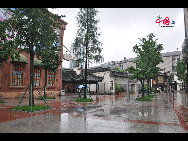 Located in the Ningbo City Center, Tianyi Square is the city's biggest square with an area of 193,000 square meters, 32 percent of which are the green belts. As the one-stop shopping, entertainment and commercial plaza, it is known as the 'Business Aircraft Carrier of Ningbo' and 'name card' of the city. [Cindy Chan/China.org.cn]