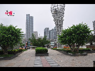 Located in the Ningbo City Center, Tianyi Square is the city's biggest square with an area of 193,000 square meters, 32 percent of which are the green belts. As the one-stop shopping, entertainment and commercial plaza, it is known as the 'Business Aircraft Carrier of Ningbo' and 'name card' of the city. [Cindy Chan/China.org.cn]