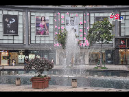 Located in the Ningbo City Center, Tianyi Square is the city's biggest square with an area of 193,000 square meters, 32 percent of which are the green belts. As the one-stop shopping, entertainment and commercial plaza, it is known as the 'Business Aircraft Carrier of Ningbo' and 'name card' of the city. [Cindy Chan/China.org.cn]
