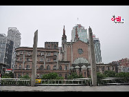 Located in the Ningbo City Center, Tianyi Square is the city's biggest square with an area of 193,000 square meters, 32 percent of which are the green belts. As the one-stop shopping, entertainment and commercial plaza, it is known as the 'Business Aircraft Carrier of Ningbo' and 'name card' of the city. [Cindy Chan/China.org.cn]