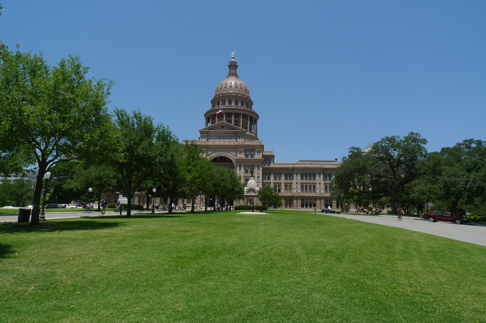 The Texas State Capitol of the US, standing on one of Austin's highest points, is an extraordinary example of public architecture of the late 19th century and is widely recognized as one of the country's most distinguished state capitols. [Photo by Xu Lin/China.org.cn]