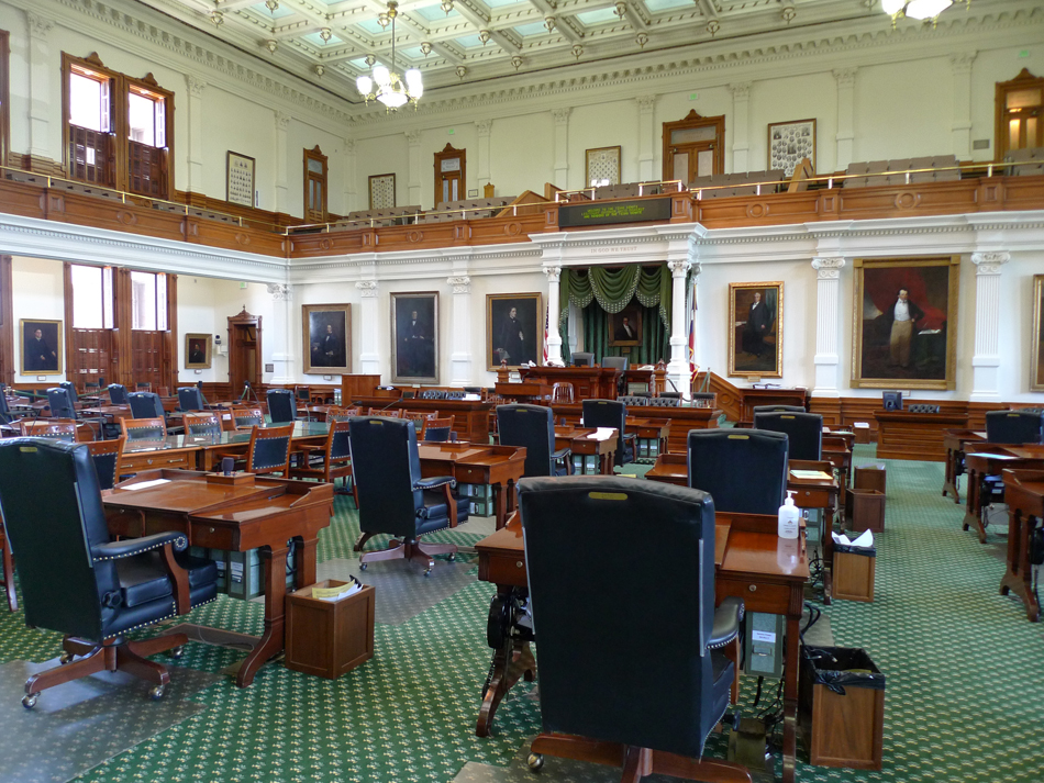 The senate of the Texas State Capitol of the US. Standing on one of Austin's highest points, the Capitol is an extraordinary example of public architecture of the late 19th century and is widely recognized as one of the country's most distinguished state capitols. [Photo by Xu Lin/China.org.cn]