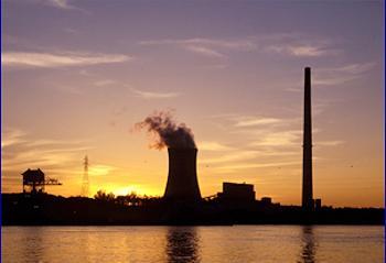 Ohio Power Company's Mountaineer coal-fired power plant in West Virginia sends air pollutants across the river into Ohio. [AEP] 