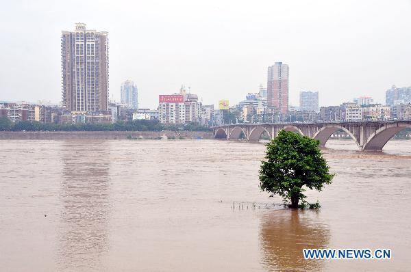 Photo taken on July 7, 2011 shows the Nanchong section of Jialing River, southwest China&apos;s Sichuan Province. The Nanchong section of Jialing River witnessed the second flood peak this year on Thursday. 