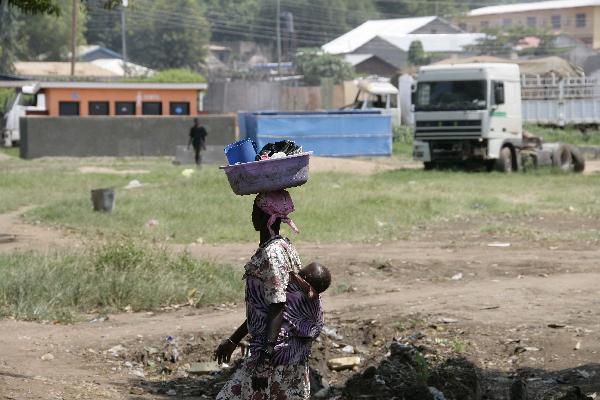 A woman walks in a street in the southern Sudanese city of Juba, July 8, 2011. Sudanese government on Friday officially announced its recognition of South Sudan as an independent state with sovereignty as of Saturday based on the borderline of Jan. 1, 1956. (Xinhua/Nasser Nouri)