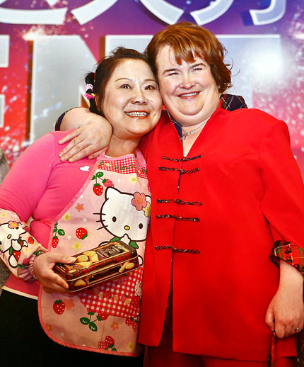 Scottish singing sensation Susan Boyle poses with Cai Hongping, better known by her nickname Auntie Sweetie, at a press conference in Shanghai yesterday for the final of the second season of 'China's Got Talent.' 