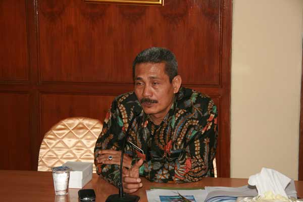Sunarmaji, an official with the East Java Government Cultural and Tourism Service, at a meeting with Chinese media and two journalists from Indonesian Chinese language media in Surabaya, Indonesia, on July 8, 2011.