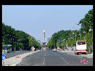 A view of the Victory Column (Siegessäule) through the Victory Avenue. The monument was constructed to celebrate the military successes of Prussia over Denmark. In 1938 Hitler moved it from its place in front of the Reichstag to the centre of Tiergarten where it stands today. [Zhang Fang/China.org.cn]