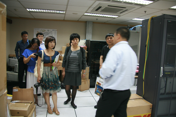 Chinese journalists pay a visit to the PT. Huawei Tech Investment in Jakarta, July 5, 2011.[Zhang Ming'ai/China.org.cn] 