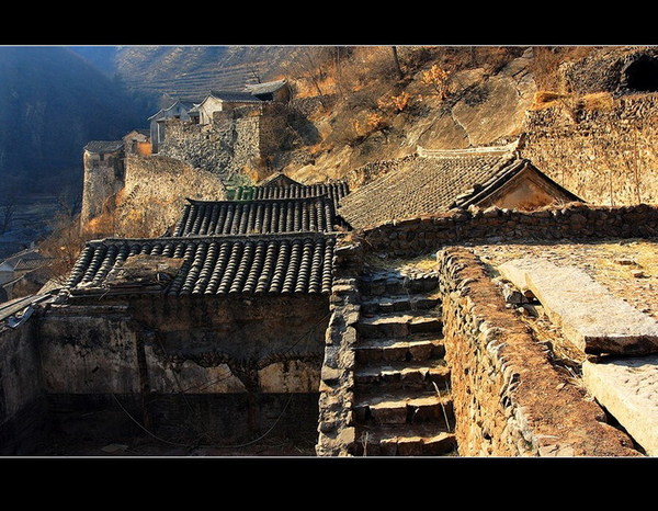 Only 60 km away from China's huge capital Beijing there is this lovely little village called Cuandixia. This village is known for its well preserved 689 Ming and Qing dynasty-style houses owned by 76 families. Photo by Wangjifeixia/Fengniao.com