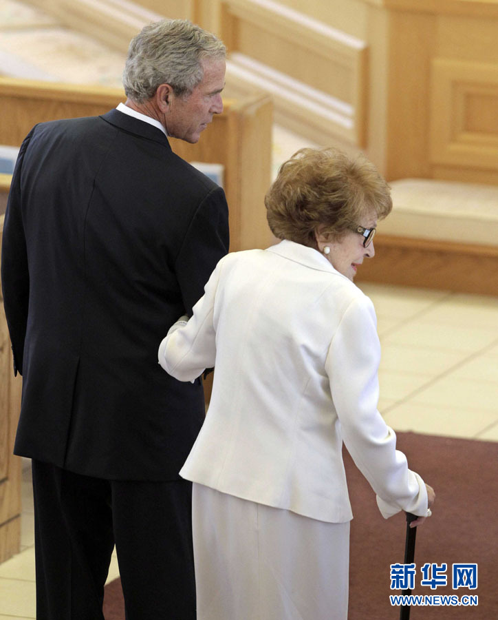 Ex-president George W. Bush, and former first lady Nancy Reagan at the funeral of the former first lady Betty Ford 