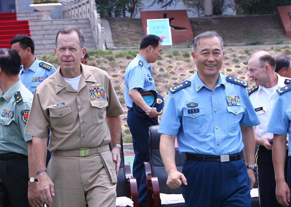 US military chief visits Chinese air force base