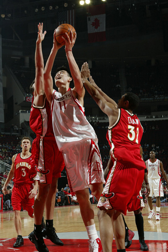 Yao posts a career-best 41 points against the Atlanta Hawks on Feburary 23, 2004.