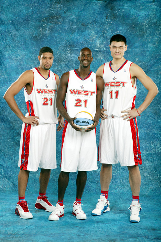 Yao was voted to start in the 2005 NBA All-Star Game, and Yao broke the record previously held by Michael Jordan for most All-Star votes, with 2,558,278 total votes.