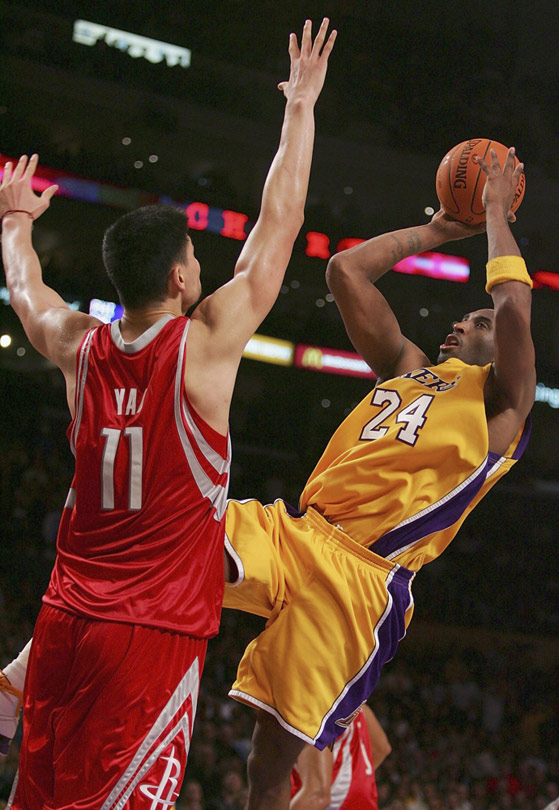 Yao posts a career-best 8 blocks against LA Lakers on December 16, 2006.