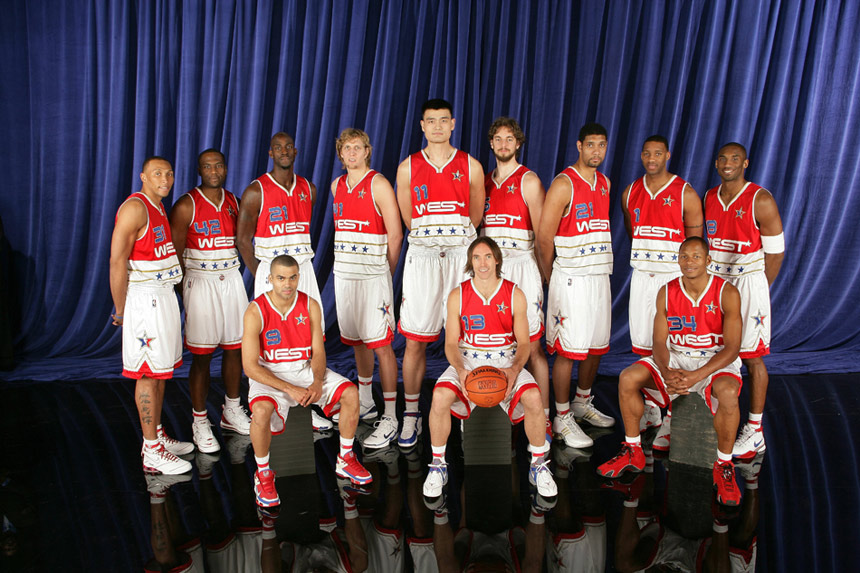 Despite missing 21 games while recovering, Yao again had the most fan votes to start the 2006 NBA All-Star Game.
