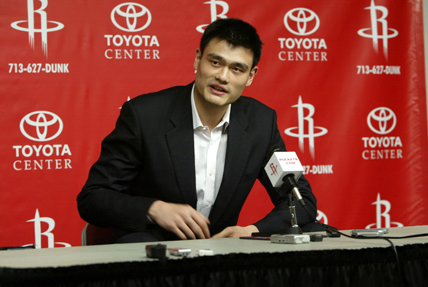 On February 26, 2008, Yao announced at the press conference that he would miss the rest of the season with a stress fracture in his left foot.