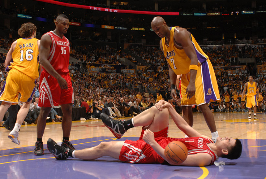 The Rockets faced the Lakers in the second round of 2009 NBA playoffs, and Yao scored 28 points, with 8 points in the final four minutes, to lead the Rockets to a 100–92 win in Los Angeles. However, Yao was diagnosed with a sprained ankle after the game.