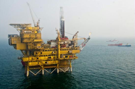 Oil is continuing to spill near B and C platforms of Penglai 19-3 oil field in Bohai Bay in Northeastern China. 