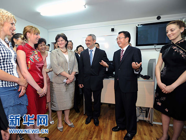 On July 12, 2011, He Guoqiang, member of the Standing Committee of the Political Bureau of the CPC Central Committee and Secretary of the Central Commission for Discipline Inspection of the CPC, visited the Confucius Institute in Belgrade University, where he attended a books donation ceremony and watched the performances by Serbian artists and students. 