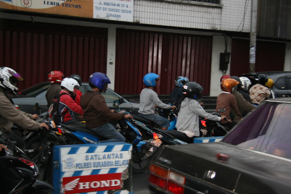 Motorbikes on Indonesian streets [Zhang Ming'ai/China.org.cn]