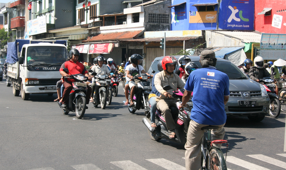 Motorbikes on Indonesian streets [Zhang Ming'ai/China.org.cn]