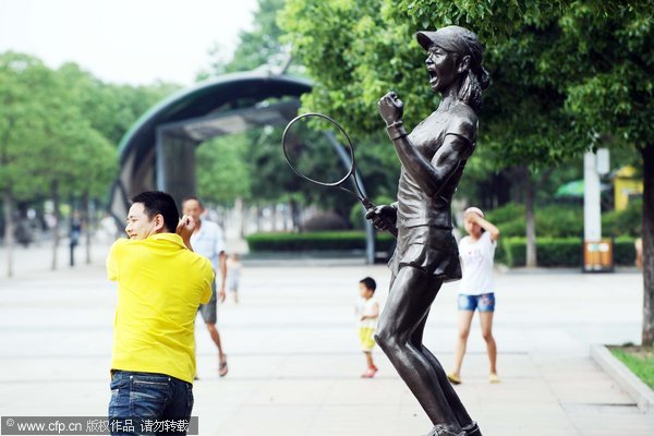 Tennis great immortalized with statue in Wuhan