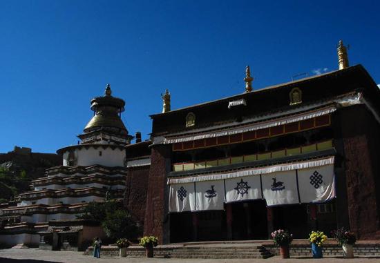 Built in 1418, Palcho Monastery has remained remarkably intact and is famous for housing 3 different sects of Buddhism. 