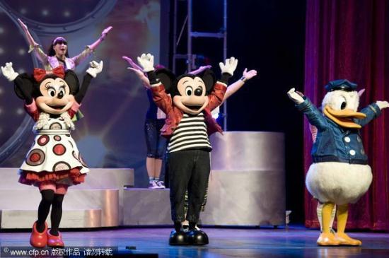 The Disney live show, 'Mickey's Music Festival,' kicked off its Beijing premiere on Wednesday night at the Beijing Exhibition Center Theatre.